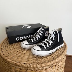 Converse Chuck Taylor All Star in Black 7.5 Wide